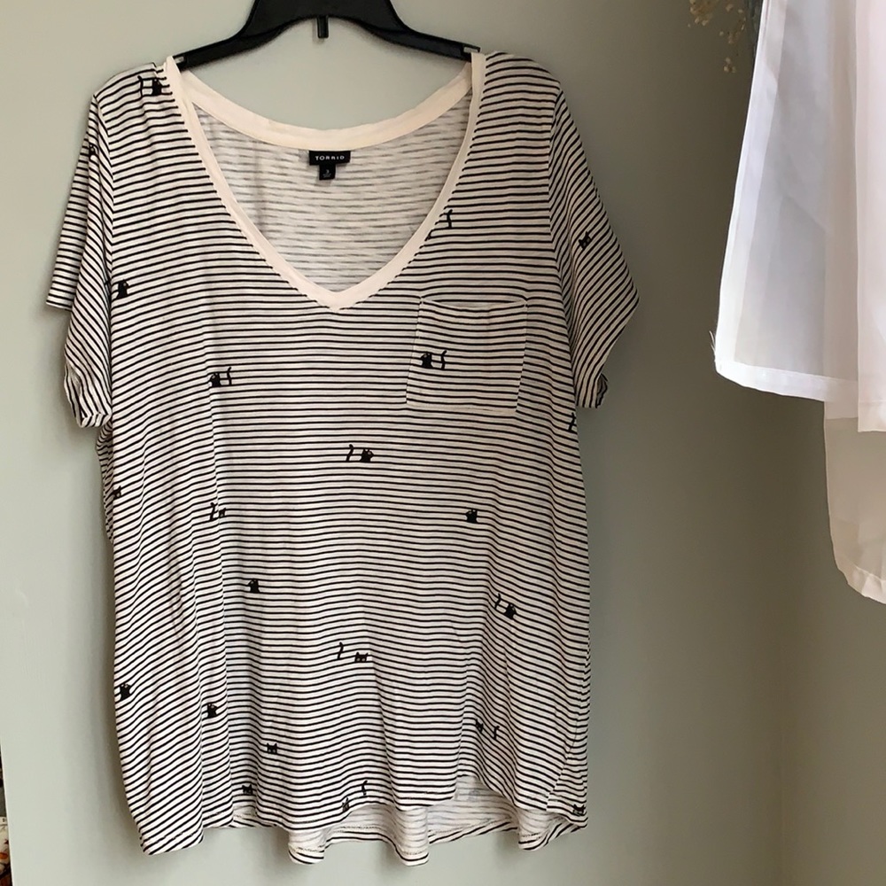 Torrid v neck, black cat shirt